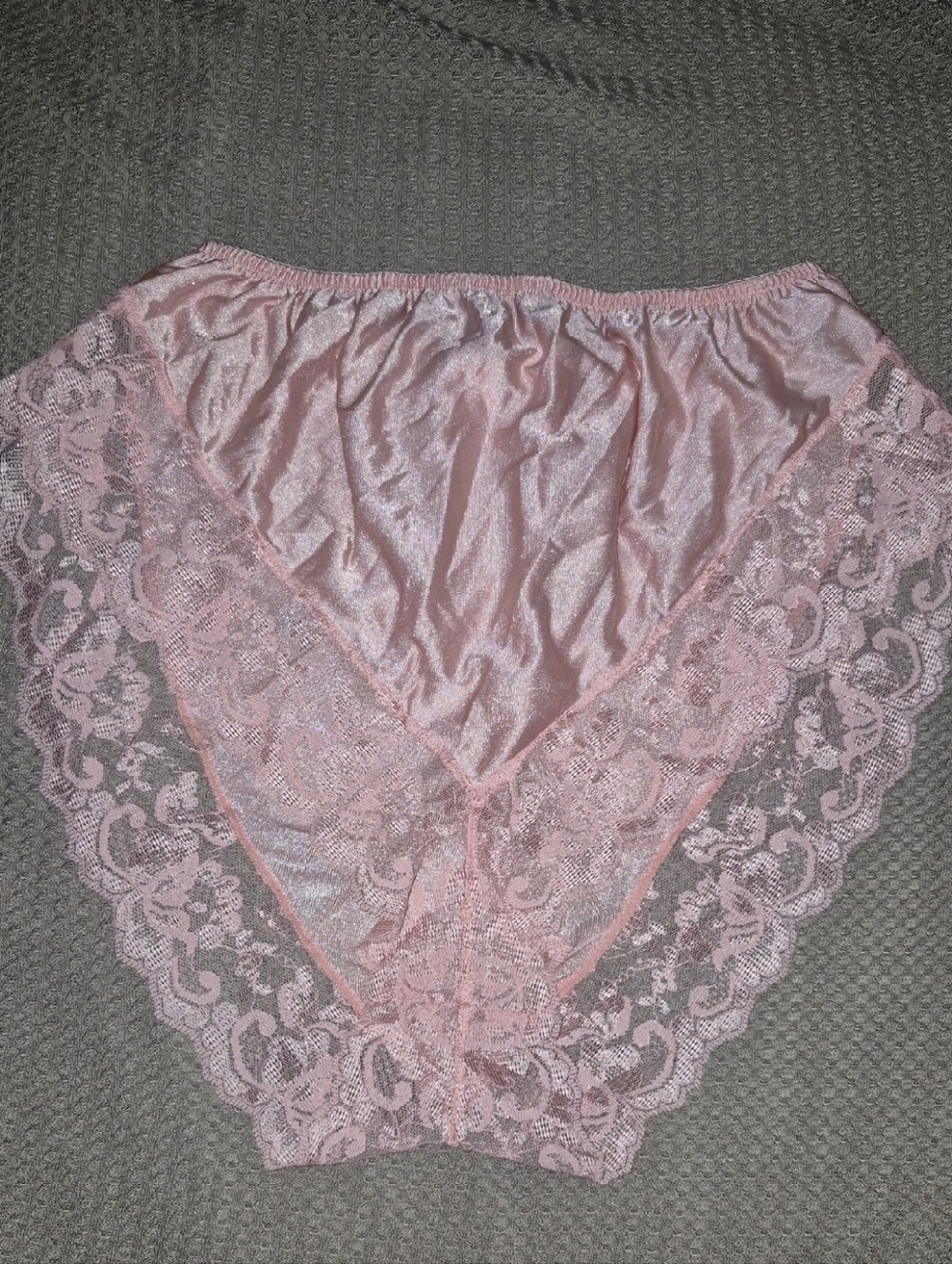 Vintage Victoria's Secret Med Soft Pink Satiny Feel & Lace Bikini Panty